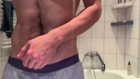 musclehair3 online show from June 5, 2026, 8:20 am