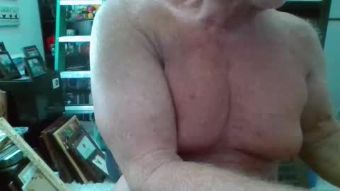 musclesandlittledick online show from April 1, 2026, 5:32 pm