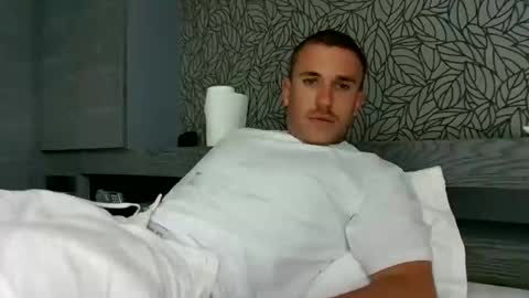 muscleshow00 online show from March 5, 2026, 2:51 am