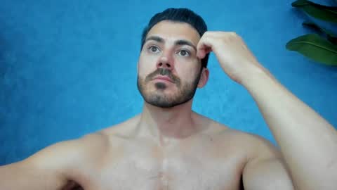 Snapshot of muscularmaster chatting on May 2, 2026, 9:42 pm muscularmaster onlyfans online show from May 2, 2026, 9:42 pm