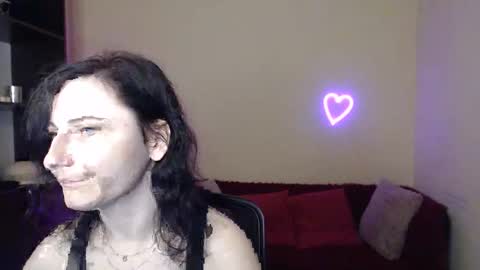 Jeneva online show from November 26, 2025, 6:31 pm