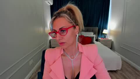 Snapshot of museofstage chatting on January 16, 2026, 11:36 am Diana online show from January 16, 2026, 11:36 am