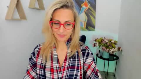 Snapshot of museofstage chatting on January 18, 2026, 11:36 am Diana online show from January 18, 2026, 11:36 am