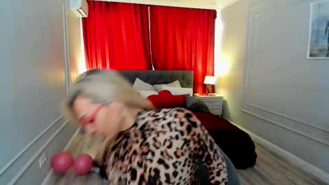 Snapshot of museofstage chatting on March 26, 2026, 11:27 am Diana online show from March 26, 2026, 11:27 am