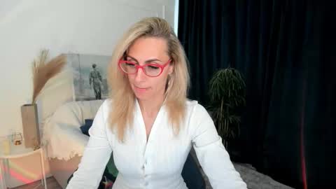 Snapshot of museofstage chatting on March 30, 2026, 11:33 am Diana online show from March 30, 2026, 11:33 am