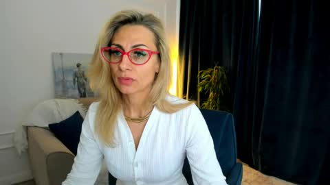 Snapshot of museofstage chatting on April 8, 2026, 11:32 am Diana online show from April 8, 2026, 11:32 am