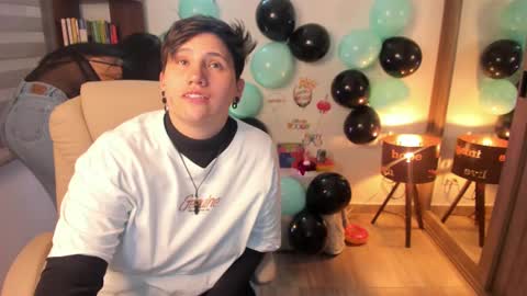 Snapshot of musicayluna chatting on March 6, 2025, 5:03 am VALENTINA Luna online show from March 6, 2025, 5:03 am