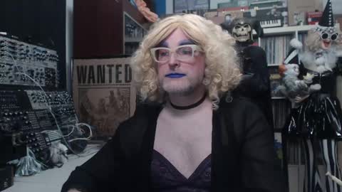 Muziknerd online show from December 11, 2024, 5:21 am