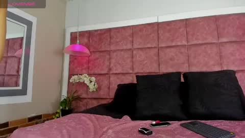 mxli_divine_ online show from April 20, 2026, 2:09 pm