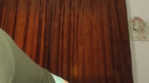 Snapshot of my_kind_of_love chatting on September 24, 2025, 12:52 pm sara i know you love me xoxox online show from September 24, 2025, 12:52 pm