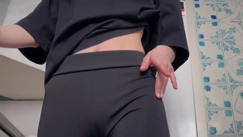 JIN online show from February 6, 2026, 11:57 am