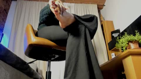 Snapshot of mydoc_lolac chatting on November 25, 2025, 8:31 pm Lola online show from November 25, 2025, 8:31 pm