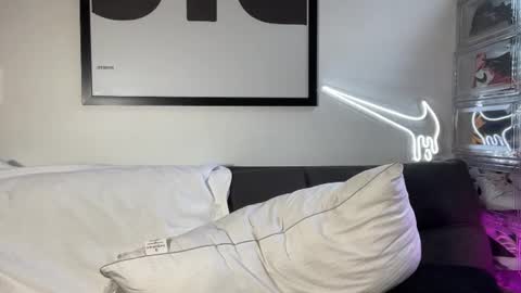 Myke esthetic online show from October 1, 2025, 9:43 pm