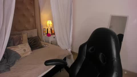 Myla  online show from November 18, 2025, 11:47 am