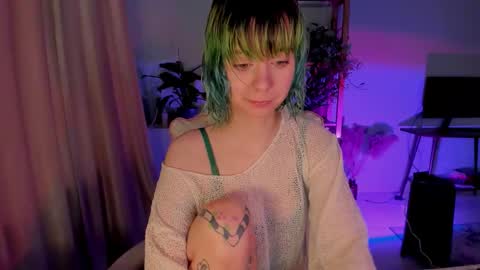 MylaFlores online show from September 11, 2025, 5:07 am