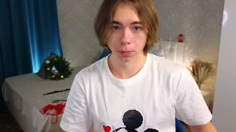 Snapshot of myshkek chatting on December 25, 2024, 9:43 pm Mickey online show from December 25, 2024, 9:43 pm