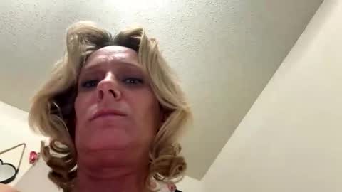 Snapshot of myspecsquirt4u1on1 chatting on November 6, 2025, 5:08 am Soiwanttoummm online show from November 6, 2025, 5:08 am