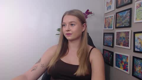 Snapshot of mysteryericax chatting on December 2, 2024, 8:52 am Erica online show from December 2, 2024, 8:52 am