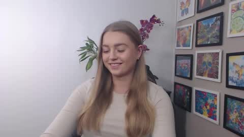 Snapshot of mysteryericax chatting on December 3, 2024, 1:10 pm Erica online show from December 3, 2024, 1:10 pm