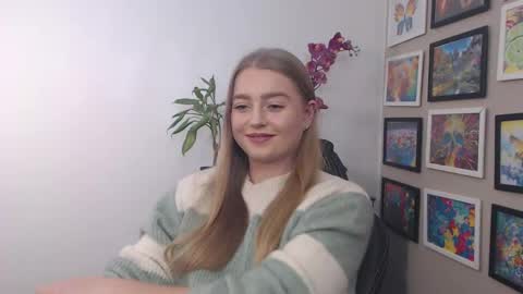 Snapshot of mysteryericax chatting on December 6, 2024, 1:00 pm Erica online show from December 6, 2024, 1:00 pm