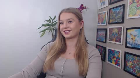 Snapshot of mysteryericax chatting on December 13, 2024, 9:24 am Erica online show from December 13, 2024, 9:24 am