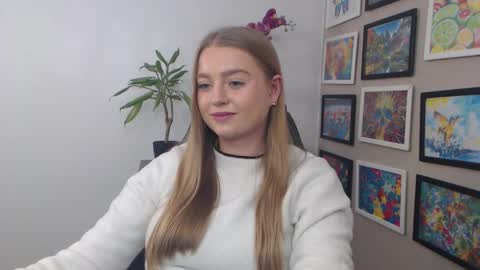 Snapshot of mysteryericax chatting on December 16, 2024, 5:22 pm Erica online show from December 16, 2024, 5:22 pm