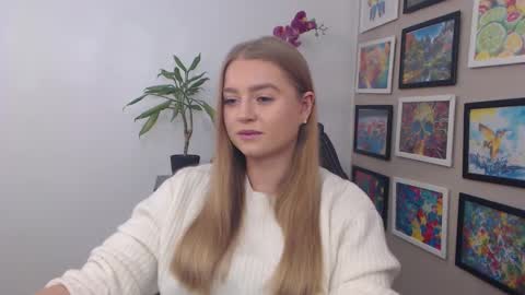 Snapshot of mysteryericax chatting on December 18, 2024, 9:04 am Erica online show from December 18, 2024, 9:04 am