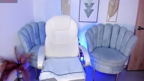 mystic_nova_ online show from June 3, 2026, 2:33 pm