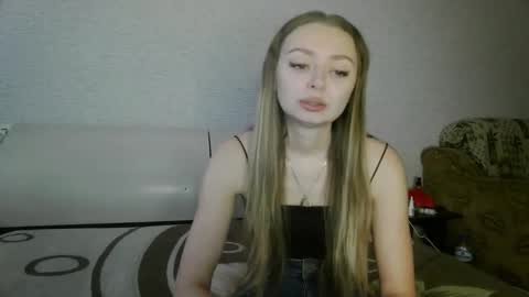 Snapshot of mysticglimmer chatting on November 28, 2025, 10:18 am Anika online show from November 28, 2025, 10:18 am