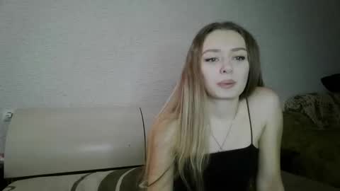 Snapshot of mysticglimmer chatting on December 20, 2025, 6:42 am Anika online show from December 20, 2025, 6:42 am