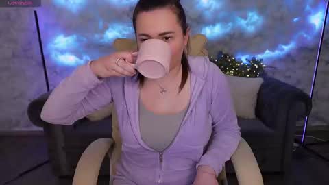 L O V E online show from February 5, 2025, 7:39 am