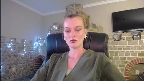 mysticvenus_ online show from September 16, 2025, 3:02 pm