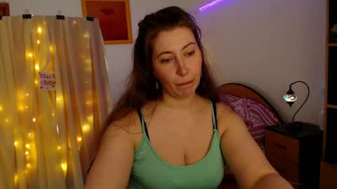 Snapshot of mystydew chatting on May 19, 2026, 11:49 am MystyDew online show from May 19, 2026, 11:49 am