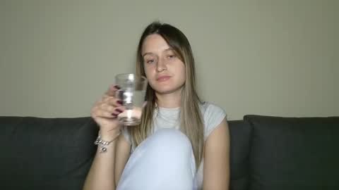 Eva online show from March 12, 2025, 11:33 pm