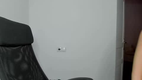 Eva online show from October 6, 2025, 3:42 pm