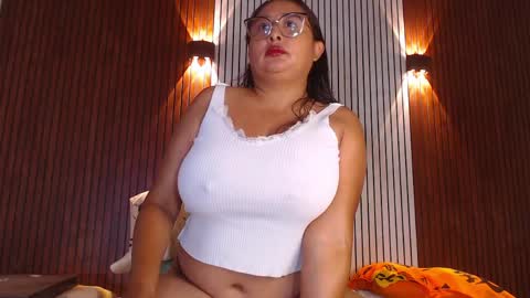 Snapshot of nadiawhite_ chatting on April 22, 2026, 9:33 am Nadia online show from April 22, 2026, 9:33 am