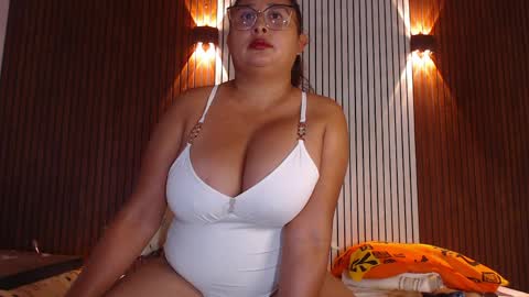 Snapshot of nadiawhite_ chatting on May 2, 2026, 9:36 am Nadia online show from May 2, 2026, 9:36 am
