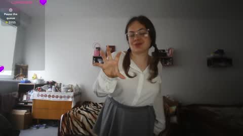 nadiiamorgun online show from May 6, 2026, 5:35 am