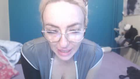 nadinnnea online show from April 30, 2026, 7:58 am