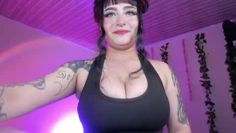 Snapshot of naeniademont chatting on August 7, 2026, 5:04 pm naeniademont online show from August 7, 2026, 5:04 pm