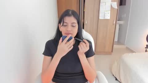 independent model online show from December 20, 2024, 4:42 am