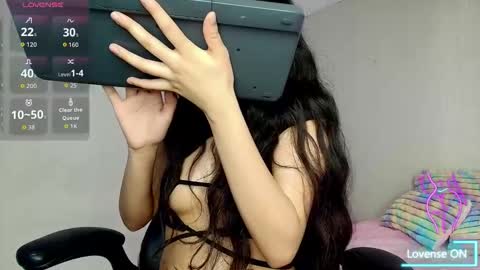 valeria online show from November 17, 2025, 9:31 pm