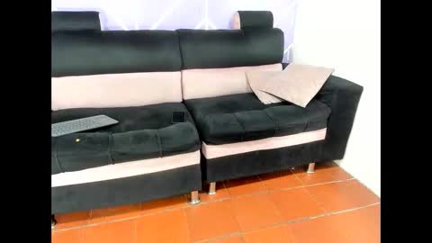 nahomi_hot2002 online show from May 15, 2026, 12:12 pm