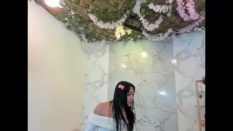 nahomi_hot2002 online show from June 4, 2026, 1:17 pm