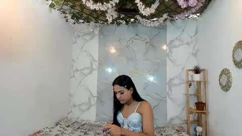 nahomi_hot2002 online show from June 7, 2026, 1:15 pm