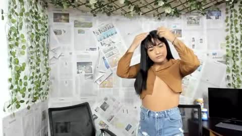 nahomi_hot2002 online show from June 18, 2026, 1:15 pm