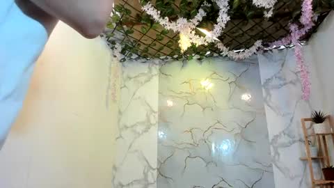 nahomi_hot2002 online show from June 21, 2026, 1:03 pm