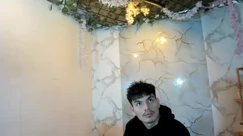 nahomi_hot2002 online show from June 30, 2026, 1:01 pm