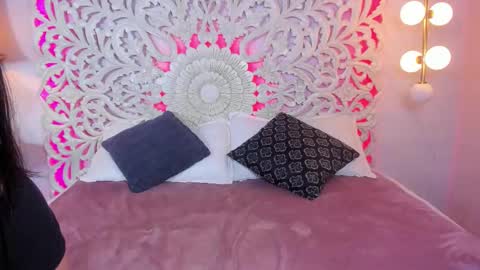 Nahomi online show from October 17, 2025, 7:49 pm