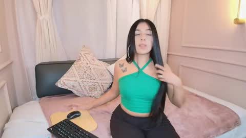 Nahomi online show from November 14, 2025, 8:18 pm